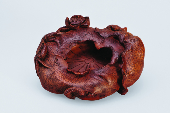 Brush washer
China, Qing dynasty
Late 17th or 18th century
Bamboo root
5 x 15 cm
© Sanyu Tang Collection